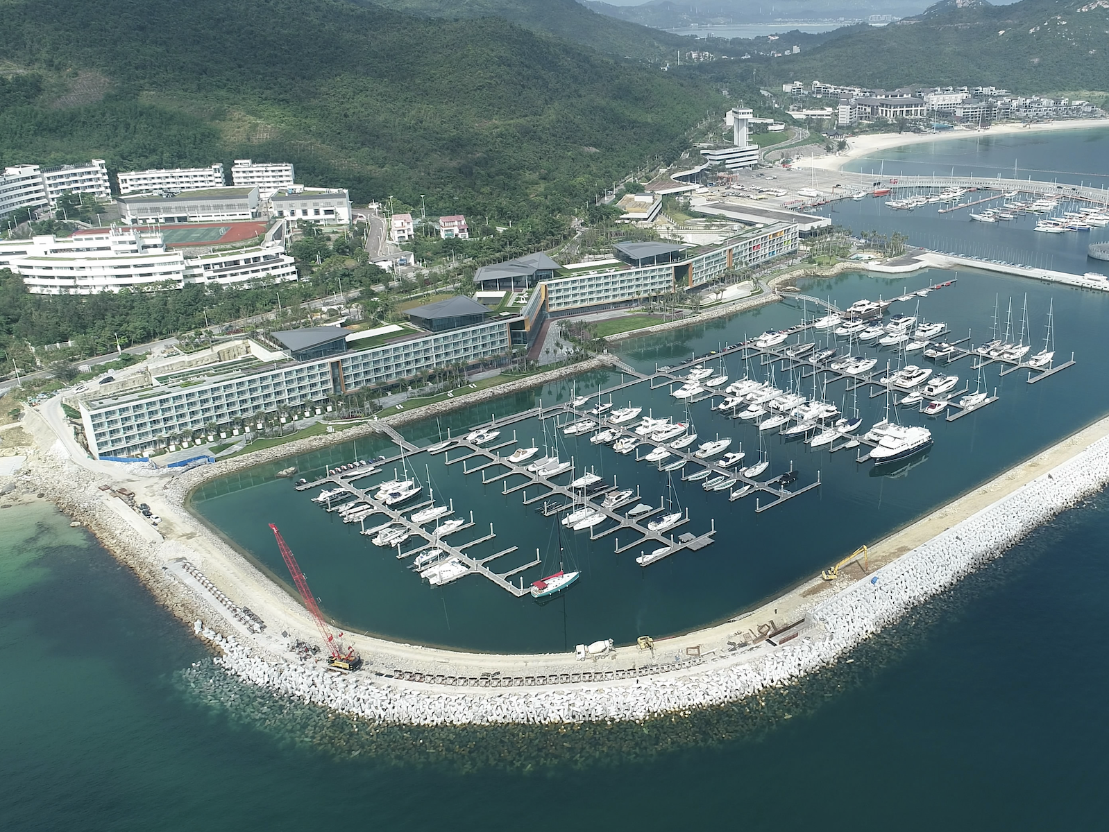 深圳萬科浪騎游艇會防波堤工程